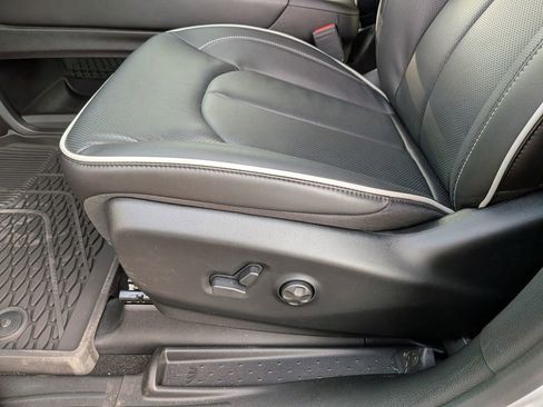 New 2026 Chrysler Pacifica Limited image 14