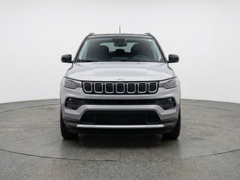 Used 2025 Jeep Compass Limited AWD/4WD image 2