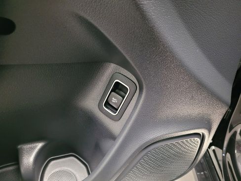 Used 2025 Mercedes-Benz CLA 250 4MATIC image 17