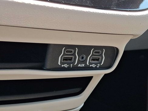 Used 2022 Chrysler Voyager LX FWD image 25