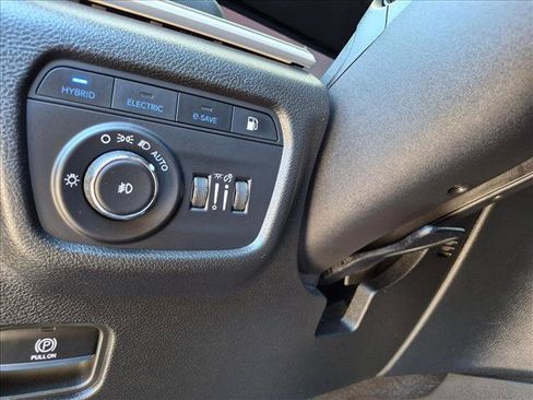 Used 2023 Jeep Grand Cherokee 4WD 4xe image 16