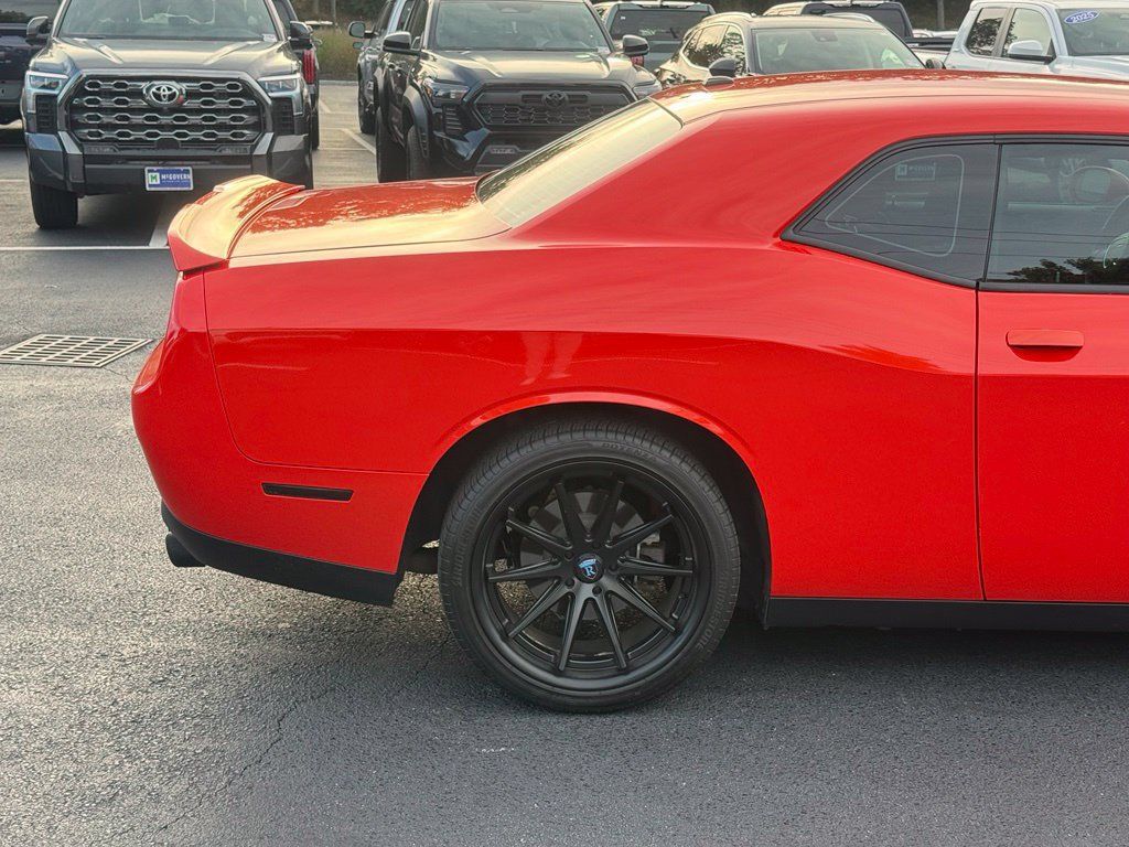 Used 2020 Dodge Challenger R/T w/ Driver Convenience Group RWD image 8