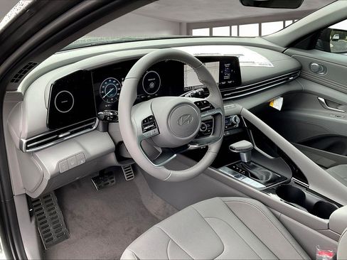 New 2025 Hyundai Elantra SEL image 7