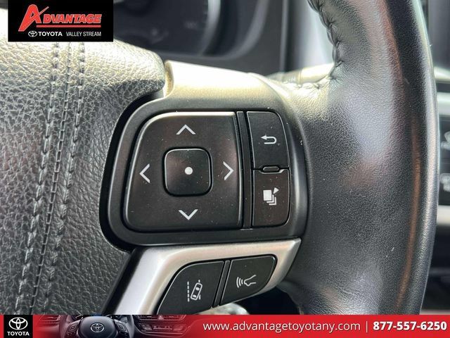 Used 2018 Toyota Highlander Plus AWD/4WD image 24