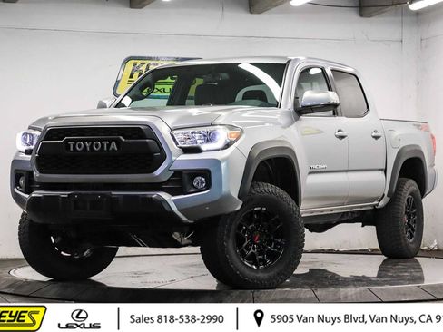 Used 2017 Toyota Tacoma TRD Off-Road AWD/4WD image 1