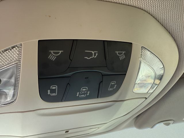 Used 2024 Chrysler Pacifica Touring-L FWD image 16