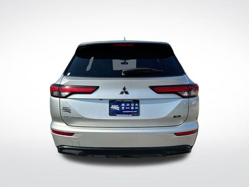 Used 2023 Mitsubishi Outlander SE image 4