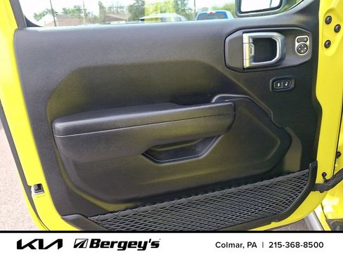 Used 2023 Jeep Wrangler Unlimited Rubicon 4xe AWD/4WD image 14