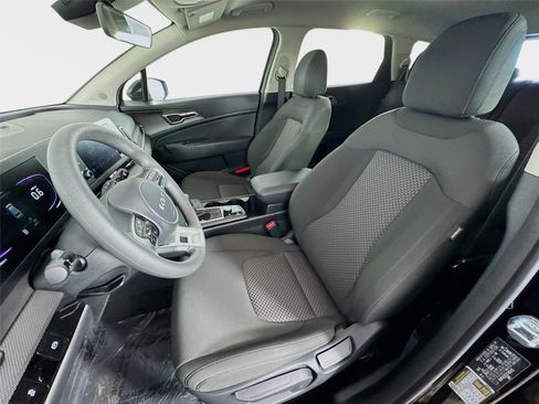 Certified 2025 Kia Sportage LX AWD/4WD image 11