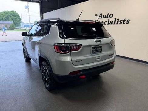 Used 2025 Jeep Compass Trailhawk AWD/4WD image 4