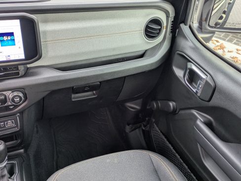 Used 2024 Jeep Gladiator Sport image 22