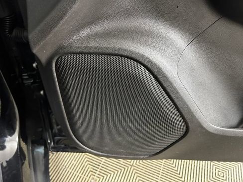 Used 2023 GMC Acadia SLE image 30