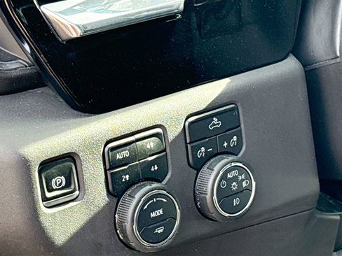 Used 2024 Chevrolet Silverado 1500 LT Trail Boss w/ Convenience Package II AWD/4WD image 10