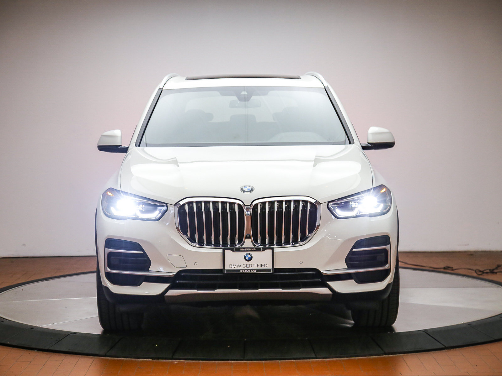 Used 2022 BMW X5 xDrive40i w/ Parking Assistance Package AWD/4WD image 7