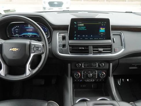 Used 2024 Chevrolet Suburban Premier AWD/4WD image 15