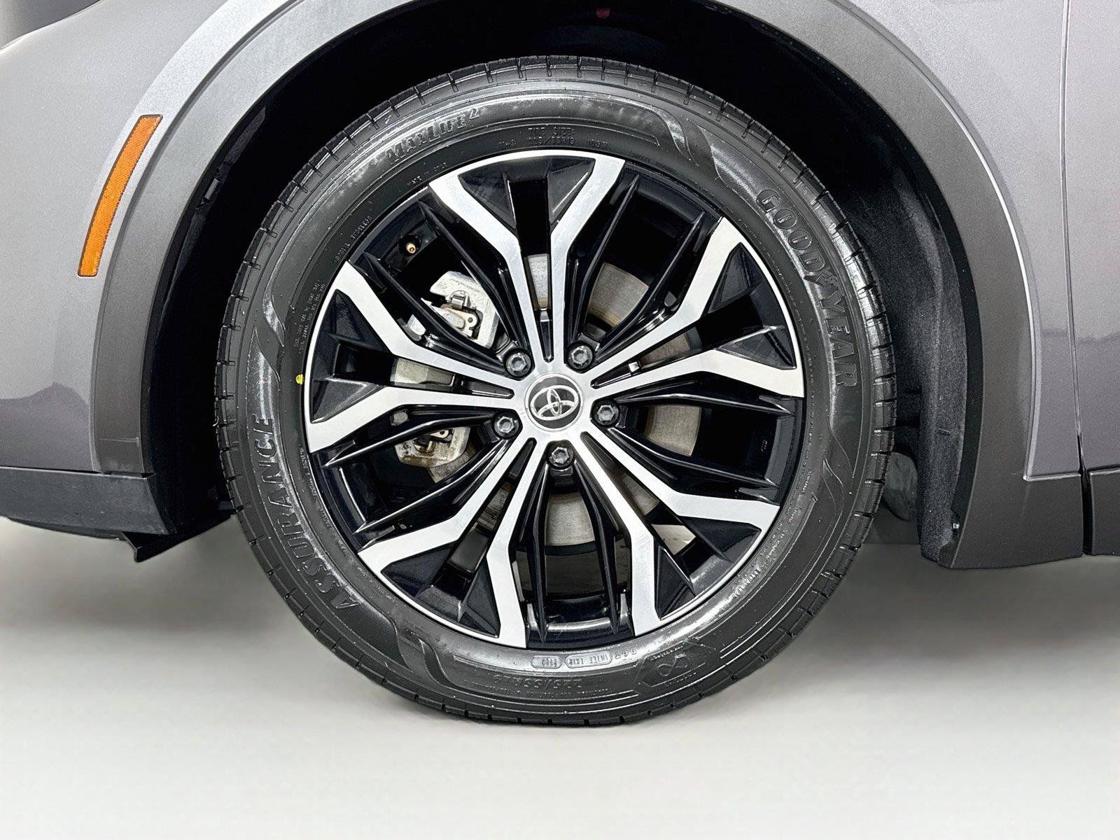 Certified 2024 Toyota Crown AWD/4WD image 43