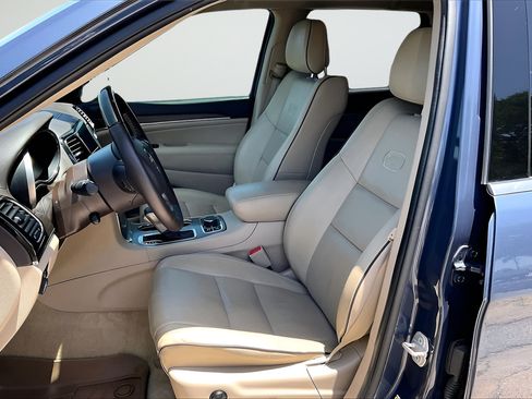 Used 2020 Jeep Grand Cherokee Overland AWD/4WD image 18