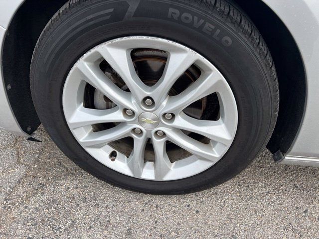 Used 2018 Chevrolet Malibu LT FWD image 4