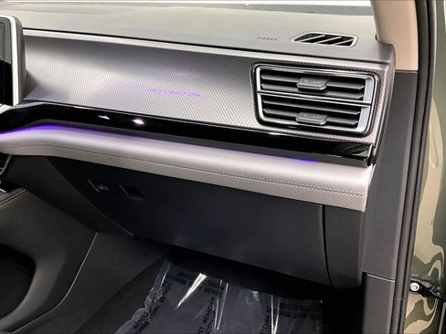 Used 2024 Volkswagen Atlas Peak Edition SEL image 19