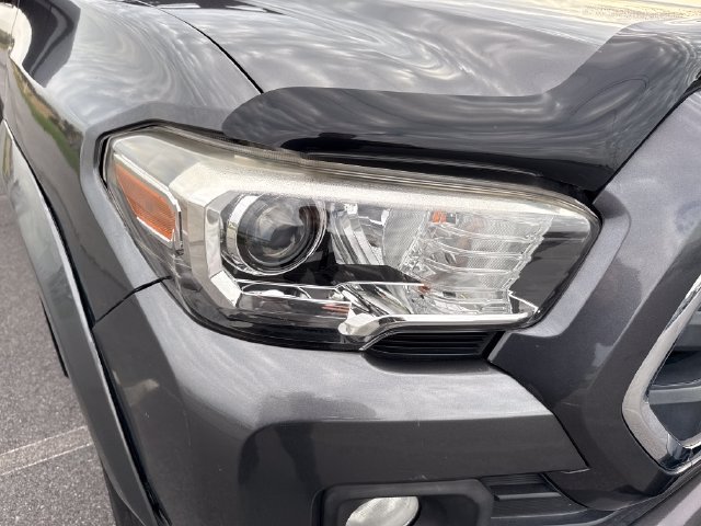 Used 2017 Toyota Tacoma SR5 w/ Tow Package AWD/4WD image 12
