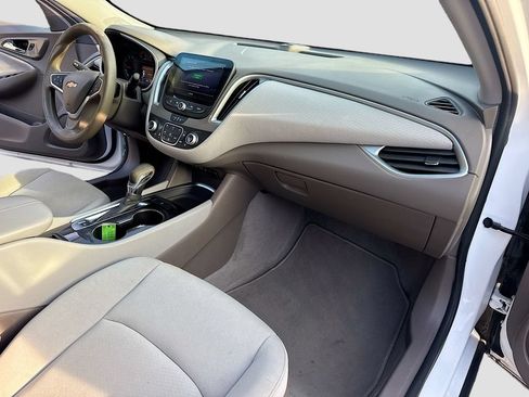 Used 2022 Chevrolet Malibu LT FWD image 32