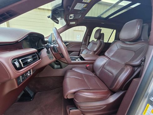 Used 2022 Lincoln Aviator Black Label AWD/4WD image 2
