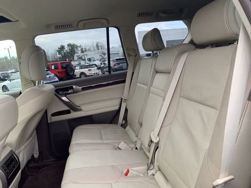 Used 2016 Lexus GX 460 w/ Premium Package image 21