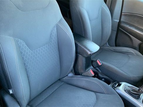 Used 2019 Jeep Compass Sport image 40