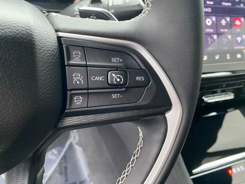 Used 2023 Jeep Grand Cherokee Altitude image 20