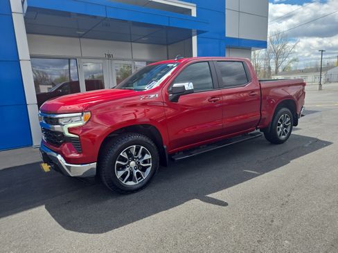 Used 2023 Chevrolet Silverado 1500 LT AWD/4WD image 2