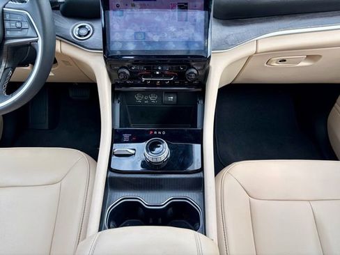 Used 2024 Jeep Grand Cherokee L Limited image 24