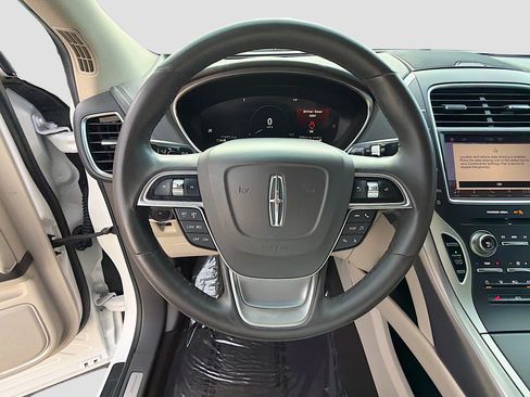 Used 2019 Lincoln Nautilus Select FWD image 37