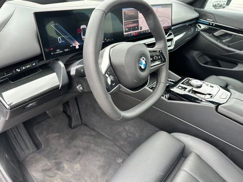 Used 2025 BMW 530i xDrive w/ Premium Package AWD/4WD image 18
