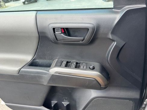 Used 2020 Toyota Tacoma SR5 w/ Technology Package AWD/4WD image 19