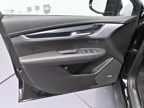 Certified 2025 Cadillac XT5 Premium Luxury AWD/4WD image 9