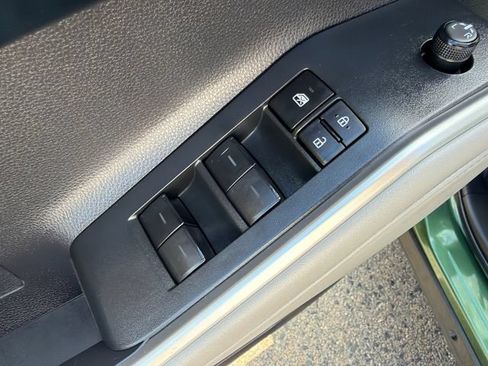 Used 2023 Toyota Highlander AWD image 24