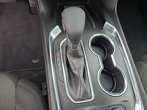 Used 2023 Chevrolet Traverse LT w/ Rear Camera Mirror Package image 21