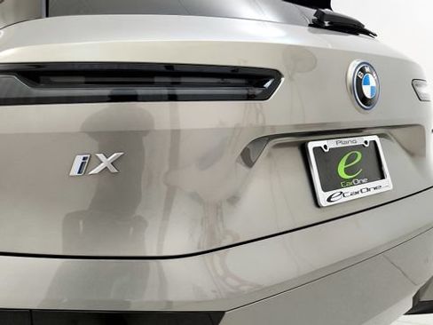 Used 2024 BMW iX xDrive50 w/ Premium Package AWD/4WD image 27