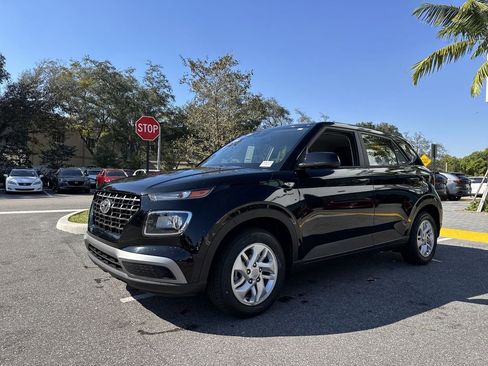 Used 2023 Hyundai Venue SE image 29