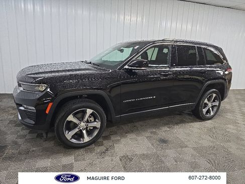 Used 2023 Jeep Grand Cherokee Limited AWD/4WD image 7
