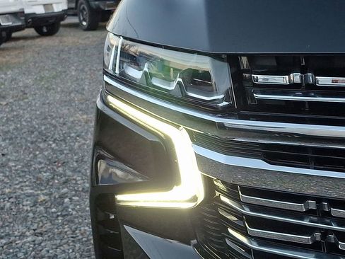 Used 2024 Chevrolet Suburban Premier w/ Premium Package image 36