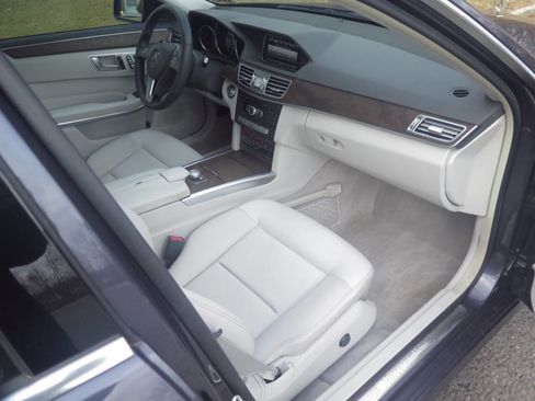 Used 2014 Mercedes-Benz E 350 4MATIC Sedan image 17