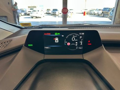 Used 2025 Toyota Prius Plug-In Hybrid FWD image 19