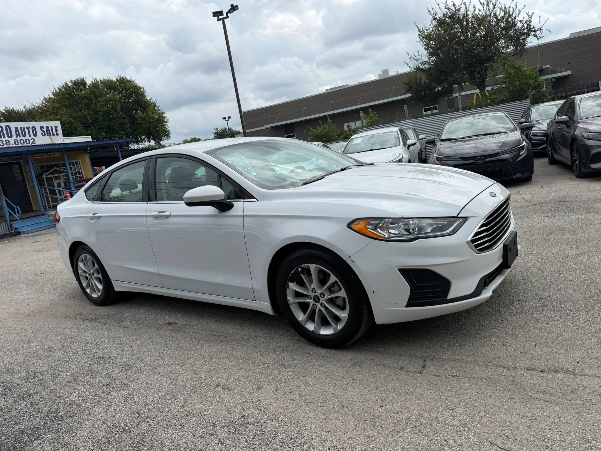 Used 2020 Ford Fusion SE w/ Fleet SE Value Package FWD image 3