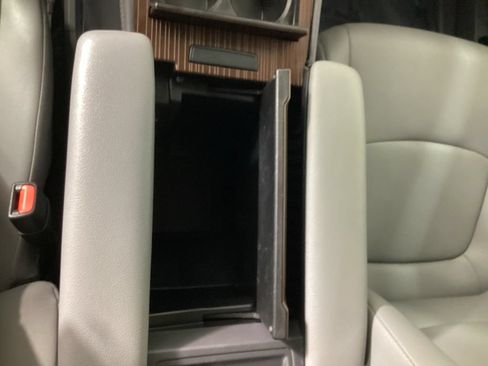 Used 2024 Toyota Sienna XLE FWD image 22