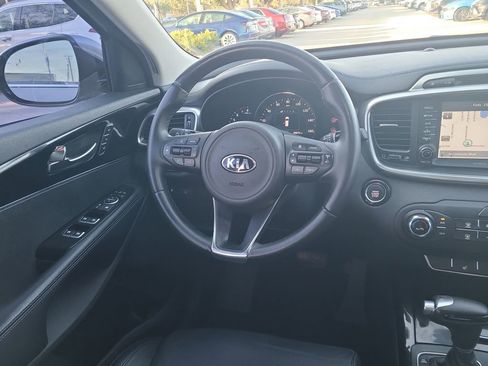 Used 2017 Kia Sorento SX image 21