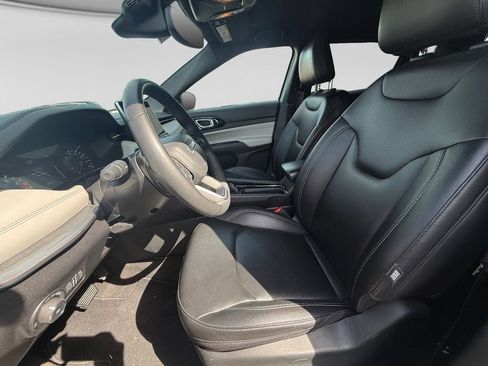 Used 2025 Jeep Compass Limited AWD/4WD image 20