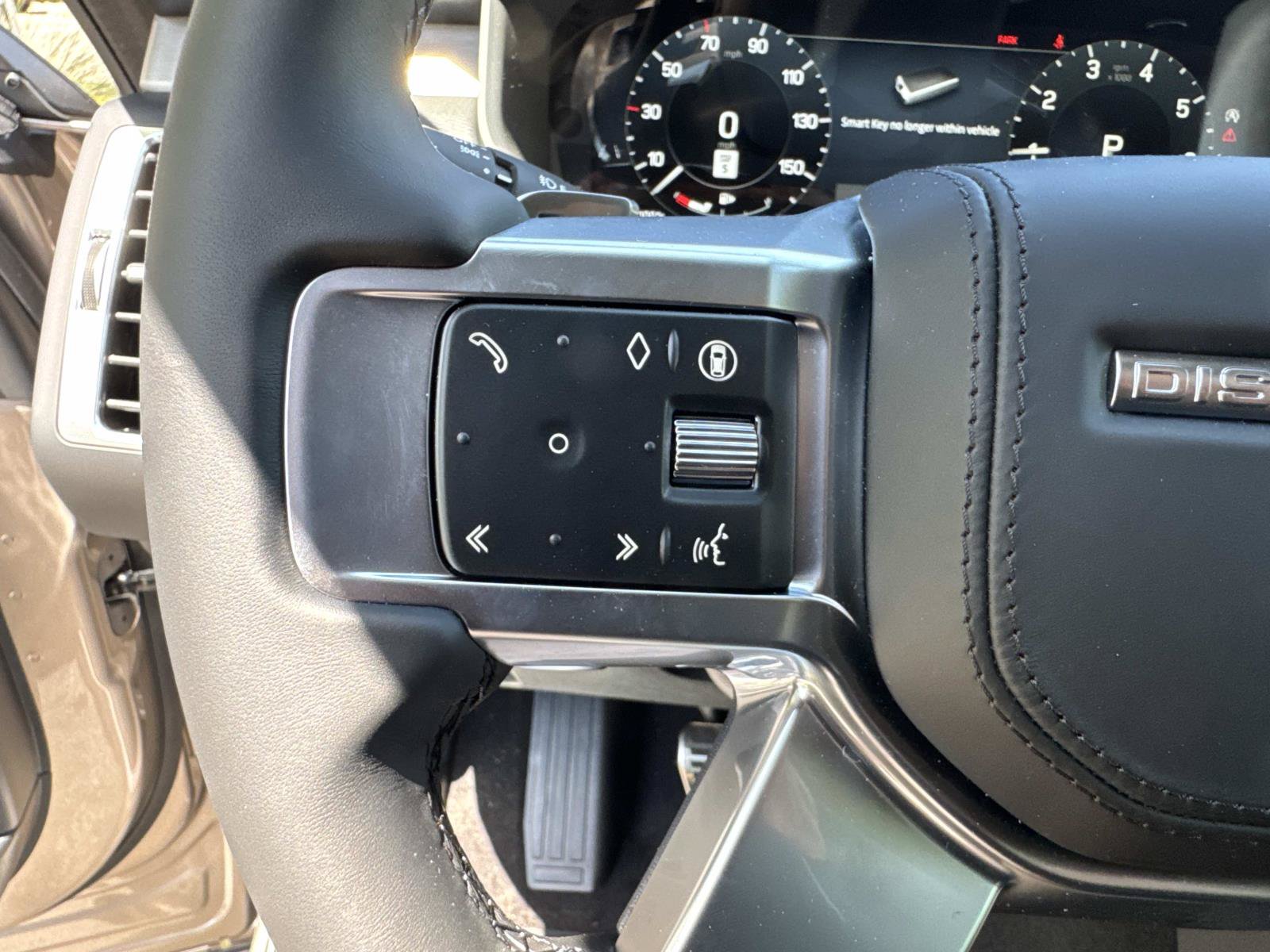 Used 2026 Land Rover Discovery Dynamic SE AWD/4WD image 32