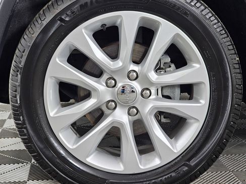 Used 2017 Jeep Grand Cherokee Limited AWD/4WD image 39