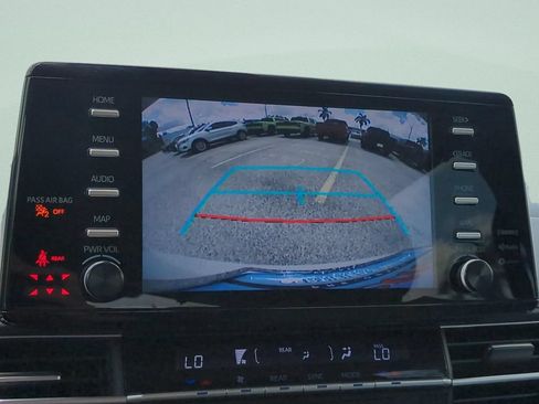Used 2022 Toyota Sienna XLE FWD image 18